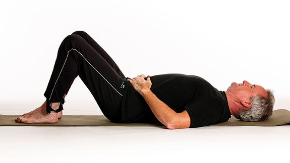 family-enjoying-breakfast-together-on-back-porch-deciding-what-to-eat-after-stoma-surgery